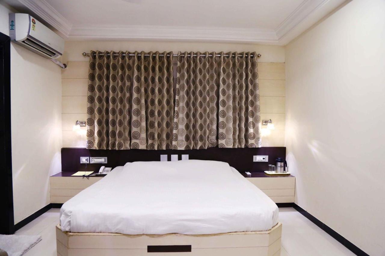 Hotel Regency Jāmnagar Eksteriør billede