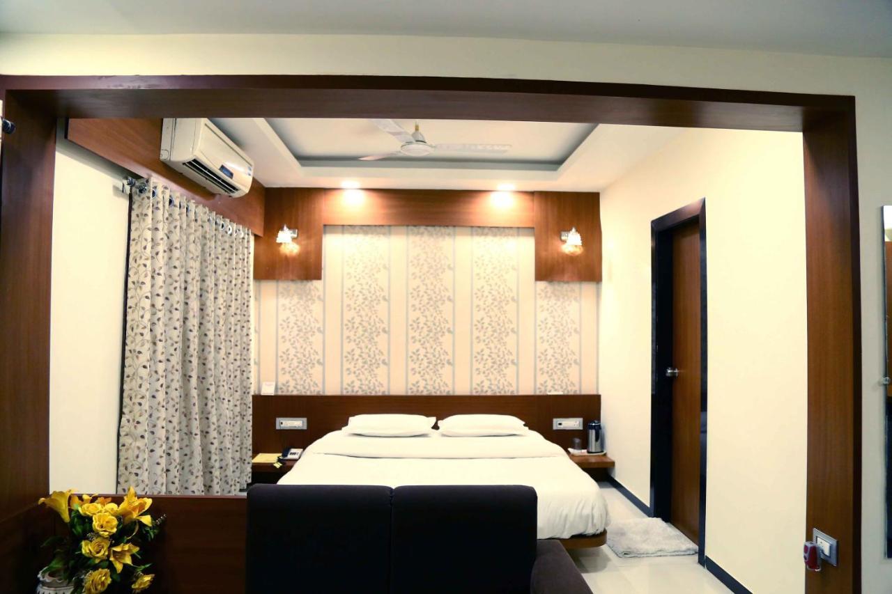 Hotel Regency Jāmnagar Eksteriør billede